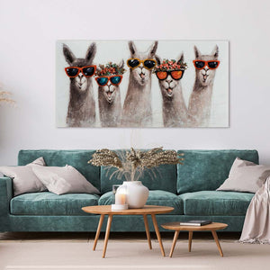 Diese fünf lamas auf dem Acrylgemälde sorgen garantiert für gute Laune. Mit Sonnenbrille und bunten Blütenkränzen lachen sie dich fröhlich an.  Acrylgemälde günstig im BRIDEMAKER Onlinestore kaufen.
