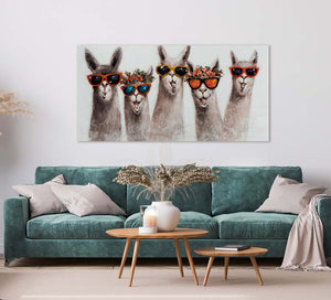 Diese fünf lamas auf dem Acrylgemälde sorgen garantiert für gute Laune. Mit Sonnenbrille und bunten Blütenkränzen lachen sie dich fröhlich an.  Acrylgemälde günstig im BRIDEMAKER Onlinestore kaufen.