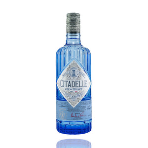 Der Citadelle Premium Gin ist ein absolutes Highlight, wenn es um hochwertigen Gin aus Frankreich geht. Er besticht durch seine Klarheit und Authentizität, die ihn zu einem wahren Geschmackserlebnis machen