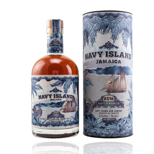 In einer schicken Flasche befindet sich der Navy Island Rum aus Jamaika. Mit 57% Vol. Alk. ist er zwar stark aber trotzdem sehr mild und unheimlich Geschmackvoll. Die Tube ist auch im Navy Island Stil gestaltet.