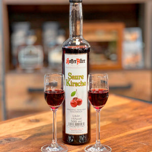 Die Saure Kirsche von Hoffer Alter aus Rösrath ist ein fruchtiger Kirschlikör mit einer leichten Marzipannote. Dieser Kirschlikör ist einfach der Beste.
