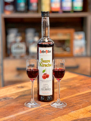 Die Saure Kirsche von Hoffer Alter aus Rösrath ist ein fruchtiger Kirschlikör mit einer leichten Marzipannote. Dieser Kirschlikör ist einfach der Beste.